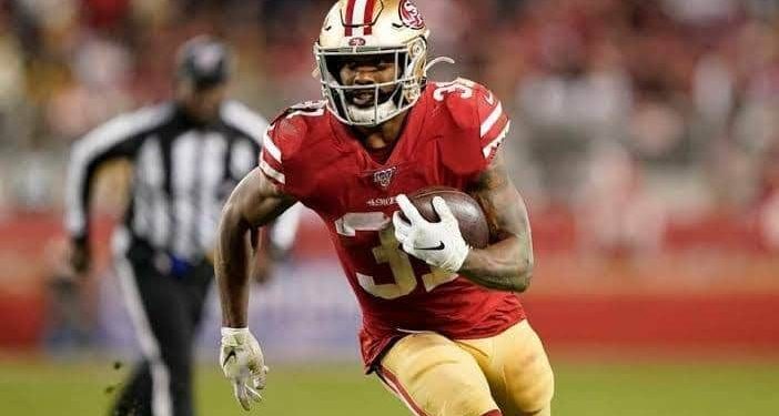 MOSTERT SE QUEDA EN SAN FRANCISCO