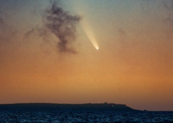 FOTO DEL COMETA NEOWISE AL ATARDECER EN CANCÚN SE VUELVE VIRAL