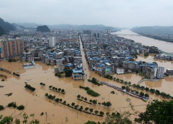 HAY 141 MUERTOS POR INUNDACIONES EN CHINA