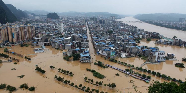 HAY 141 MUERTOS POR INUNDACIONES EN CHINA