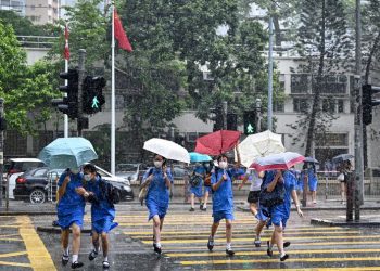 HONG KONG CIERRA DE NUEVO LAS ESCUELAS POR REPUNTE DE CONTAGIOS DE COVID-19