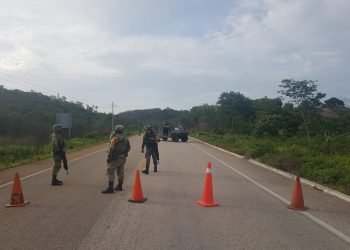 ASEGURA LA SEDENA UNA AVIONETA EN LA CARRETERA MÉRIDA -CHETUMAL
