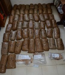 DETENIDOS POR TRANSPORTAR MARIHUANA DEBAJO DE LAS NARANJAS