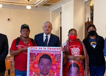 INVESTIGACIÓN DE CASO AYOTZINAPA ES LA MÁXIMA PRIORIDAD: LÓPEZ OBRADOR