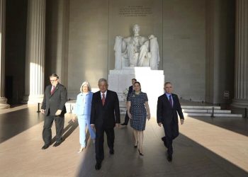 EN FOTOS: el histórico homenaje de López Obrador a Abraham Lincoln y a Benito Juárez en Washington
