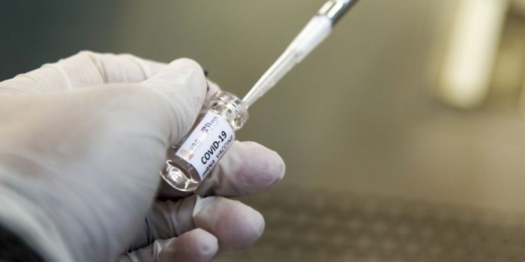 LONDRES ACUSA A HACKERS RUSOS DE QUERER ROBAR DATOS DE VACUNA CONTRA COVID-19