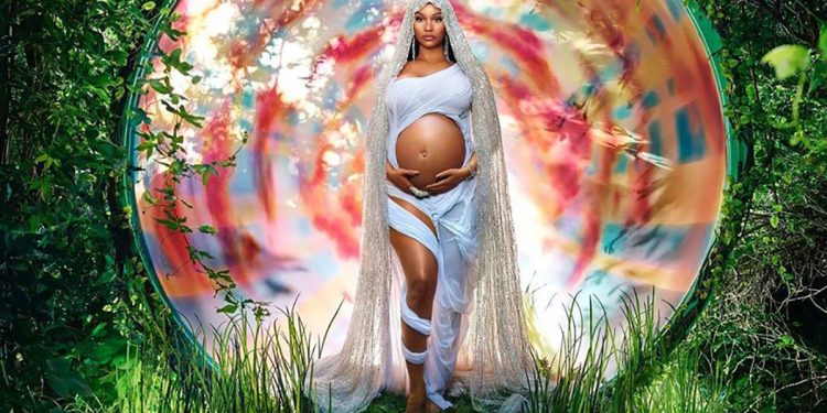 NICKI MINAJ REVELA QUE ESTÁ EMBARAZADA