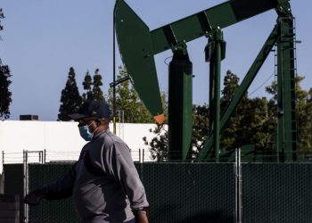 PETRÓLEO DE TEXAS BAJA POR TEMOR AL AVANCE DE LA PANDEMIA EN EU