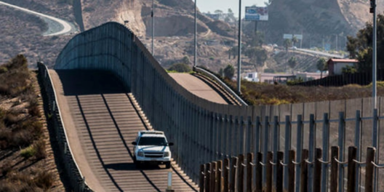 PIDEN EN EU PARAR EL MURO TRAS UN INFORME OFICIAL QUE CUESTIONA SU UTILIDAD