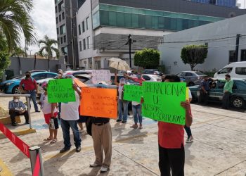 PROTESTAN DERECHOHABIENTES EN OFICINAS DEL INFONAVIT POR COBROS EXCESIVOS DE INTERESES