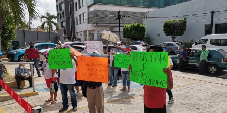 PROTESTAN DERECHOHABIENTES EN OFICINAS DEL INFONAVIT POR COBROS EXCESIVOS DE INTERESES