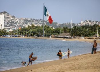REABREN PLAYAS DE ACAPULCO TRAS TRES MESES EN CUARENTENA