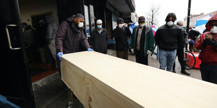 SE CASÓ Y FALLECIÓ EN UNA SEMANA; ENTRE BODA Y FUNERAL HUBO 111 CONTAGIOS