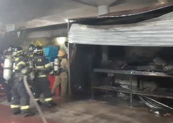 SE INCENDIAN LOCALES EN EL MERCADO DE SANTA ANA