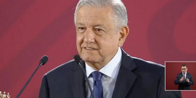 ‘SERENIDAD Y PACIENCIA, NO VOY A ENGANCHARME EN UN DEBATE O CONFRONTACIÓN’, RESPONDE AMLO A CALDERÓN