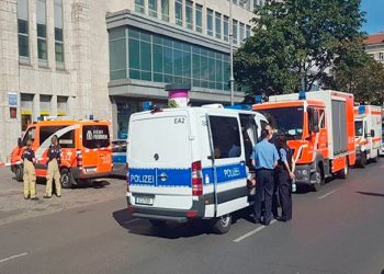 SUJETOS ARMADOS HIEREN A 11 PERSONAS AL INTENTAR ASALTAR UN BANCO EN CENTRO COMERCIAL DE ALEMANIA