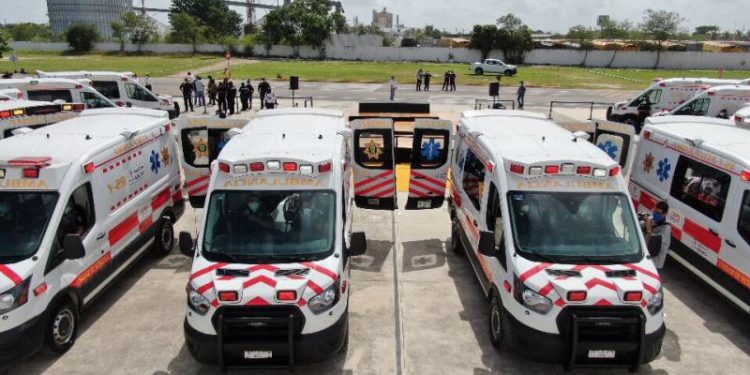 VILA DOSAL ENTREGA 12 NUEVAS Y EQUIPADAS AMBULANCIAS A LA SSP PARA EL TRASLADO DE PACIENTES CON CORONAVIRUS DE TODO EL ESTADO