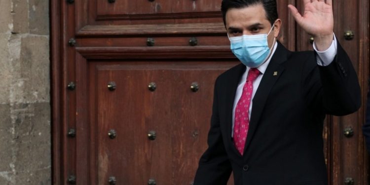 ZOÉ ROBLEDO ESTÁ BIEN DE SALUD, ASEGURA LÓPEZ OBRADOR