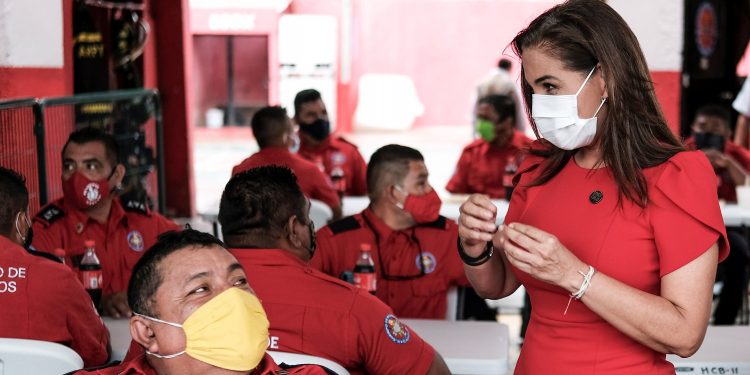 ANUNCIAN ENTREGA DE EQUIPAMIENTO EN HOMENAJE A BOMBEROS DE CANCÚN