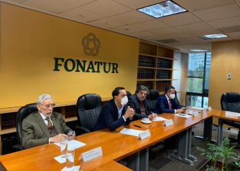 SE REÚNE EL GOBERNADOR CON AUTORIDADES DE HACIENDA Y FONATUR