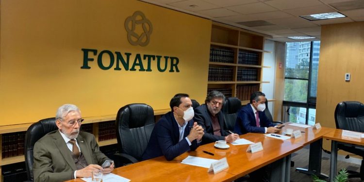 SE REÚNE EL GOBERNADOR CON AUTORIDADES DE HACIENDA Y FONATUR
