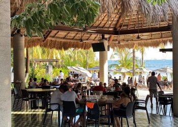 CLAUSURAN RESTAURANTE EN ISLA MUJERES POR NO RESPETAR DISPOSICIONES SANITARIAS ANTE EL COVID-19