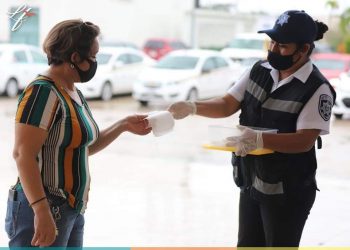 REPARTEN 7 MIL CUBREBOCAS EN PUERTO MORELOS