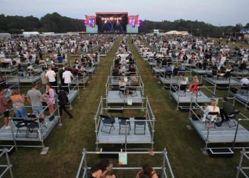 SAM FENDER OFRECE CONCIERTO EN INGLATERRA