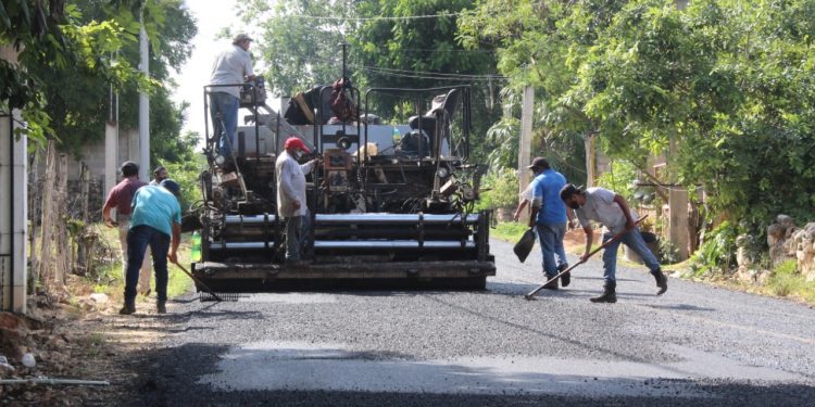 AYUNTAMIENTO MORELENSE TRABAJA EN LA PAVIMENTACIÓN Y REVESTIMIENTO DE CALLES EN LA CIUDAD Y COMUNIDADES RURALES