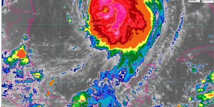 LAURA SE CONVERTIRÁ EN HURACÁN CATEGORÍA 4