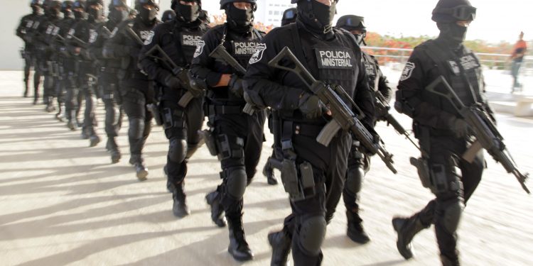 LOS POLICÍAS MINISTERIALES TIENEN INCONFORMIDAD POR LA DIFERENCIA SALARIAL QUE HAY.