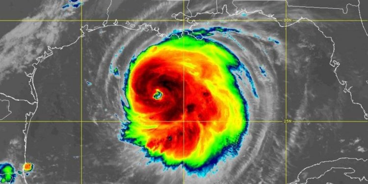 LAURA YA ES CATEGORÍA 4 LO QUE PROVOCA ESTADO DE EMERGENCIA EN ZONAS DE TEXAS Y LUISIANA
