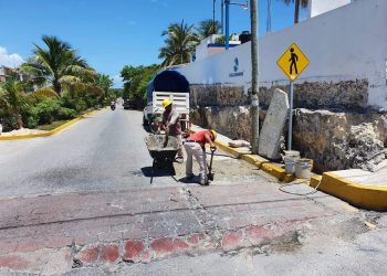 CONTINÚAN TRABAJOS DE MEJORA EN EL ALUMBRADO PÚBLICO DE ISLA MUJERES
