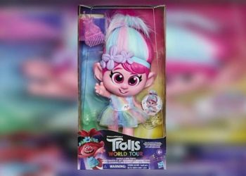 HASBRO  RECIBE MÚLTIPLES DEMANDAS POR MUÑECA CON BOTÓN INAPROPIADO.