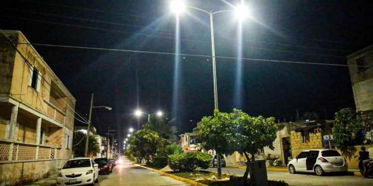 TIENE ISLA MUJERES 80 POR CIENTO DE AVANCE EN TRABAJOS DE MANTENIMIENTO DE ALUMBRADO PÚBLICO