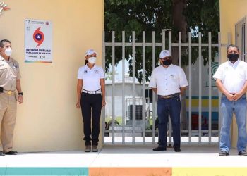 INSTALAN EN PUERTO MORELOS INDICADORES DE REFUGIOS ANTI HURACANES