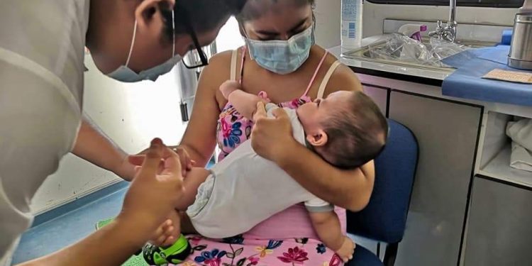 PONE EN MARCHA IMSS MÓDULO ITINERANTE DE VACUNACIÓN PARA NIÑOS