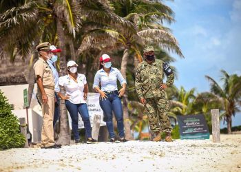 SUPERVISAN QUE PLAYAS DE ISLA MUJERES SE ENCUENTREN LIBRES DE SARGAZO