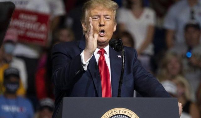 DONALD TRUMP INSISTE EN ABRIR LAS ESCUELAS