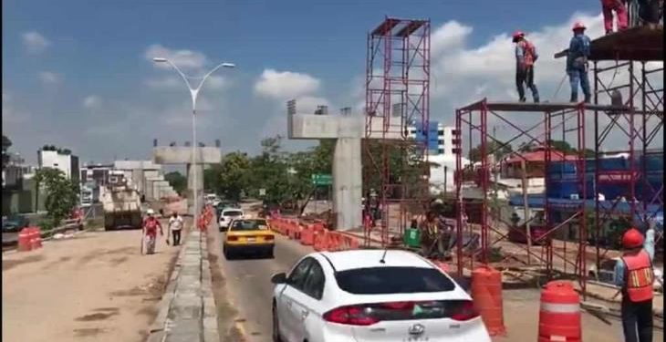 ABREN UN CARRIL DE ALTA EN AMBOS SENTIDOS DE RUIZ CORTINES SOBRE TRABAJOS DEL DISTRIBUIDOR DE UNIVERSIDAD