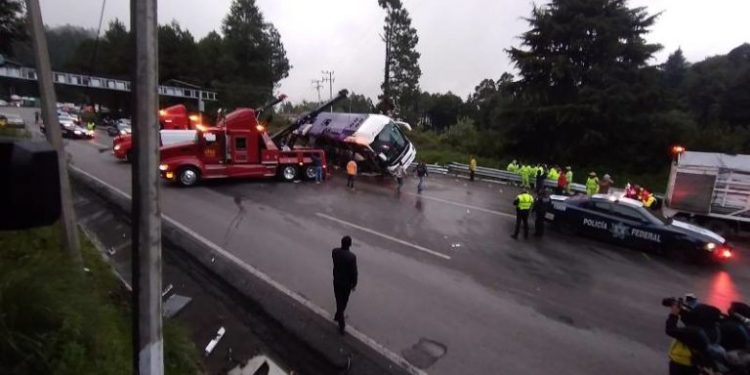 ACCIDENTE EN LA CARRETERA MÉXICO-TOLUCA DEJA VARIOS MUERTOS Y HERIDOS