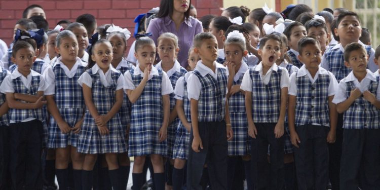 AMLO PLANEA DAR APOYOS A ESCUELAS PRIVADAS AFECTADAS POR PANDEMIA DE COVID-19