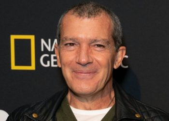 ANTONIO BANDERAS ANUNCIA QUE TIENE COVID-19