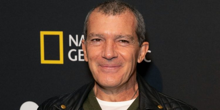 ANTONIO BANDERAS ANUNCIA QUE TIENE COVID-19