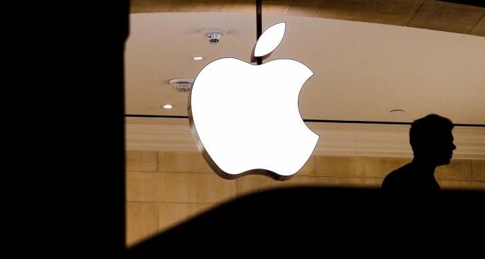 APPLE ALCANZA LOS DOS BILLONES DE DÓLARES DE VALOR EN BOLSA