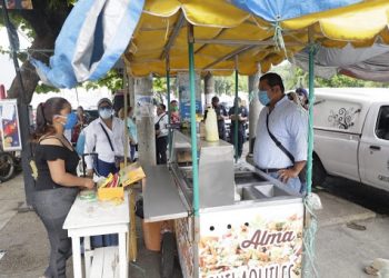 AYUNTAMIENTO DE CENTRO RETIRA A VENDEDORES AMBULANTES UBICADOS FRENTE AL HOSPITAL DE LA MUJER Y DEL NIÑO