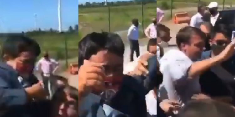 BOLSONARO CARGA A UN HOMBRE CON ENANISMO PENSANDO QUE ERA UN NIÑO
