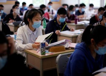 CHINA ACUSA A EU DE HOSTIGAR A ESTUDIANTES CHINOS