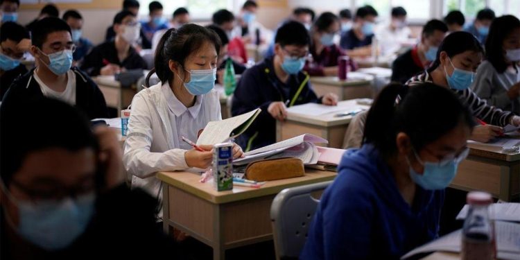 CHINA ACUSA A EU DE HOSTIGAR A ESTUDIANTES CHINOS