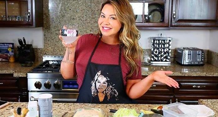 CHIQUIS RIVERA LANZA LIBRO DE RECETAS LATINAS «KETO» PARA CHICAS «CURVISEXIS»